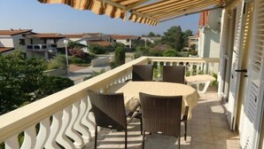 Outdoor dining - Apartments Marija, (13398), Vir, hr (Vir)