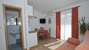 Living area - Apartments and rooms Meri, (8554), Baška Voda, hr (Baška Voda)