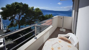 Property grounds - Apartments and rooms Meri, (8554), Baška Voda, hr (Baška Voda)