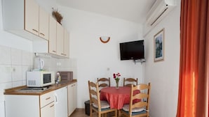 Dining - Apartments and rooms Meri, (8554), Baška Voda, hr (Baška Voda)