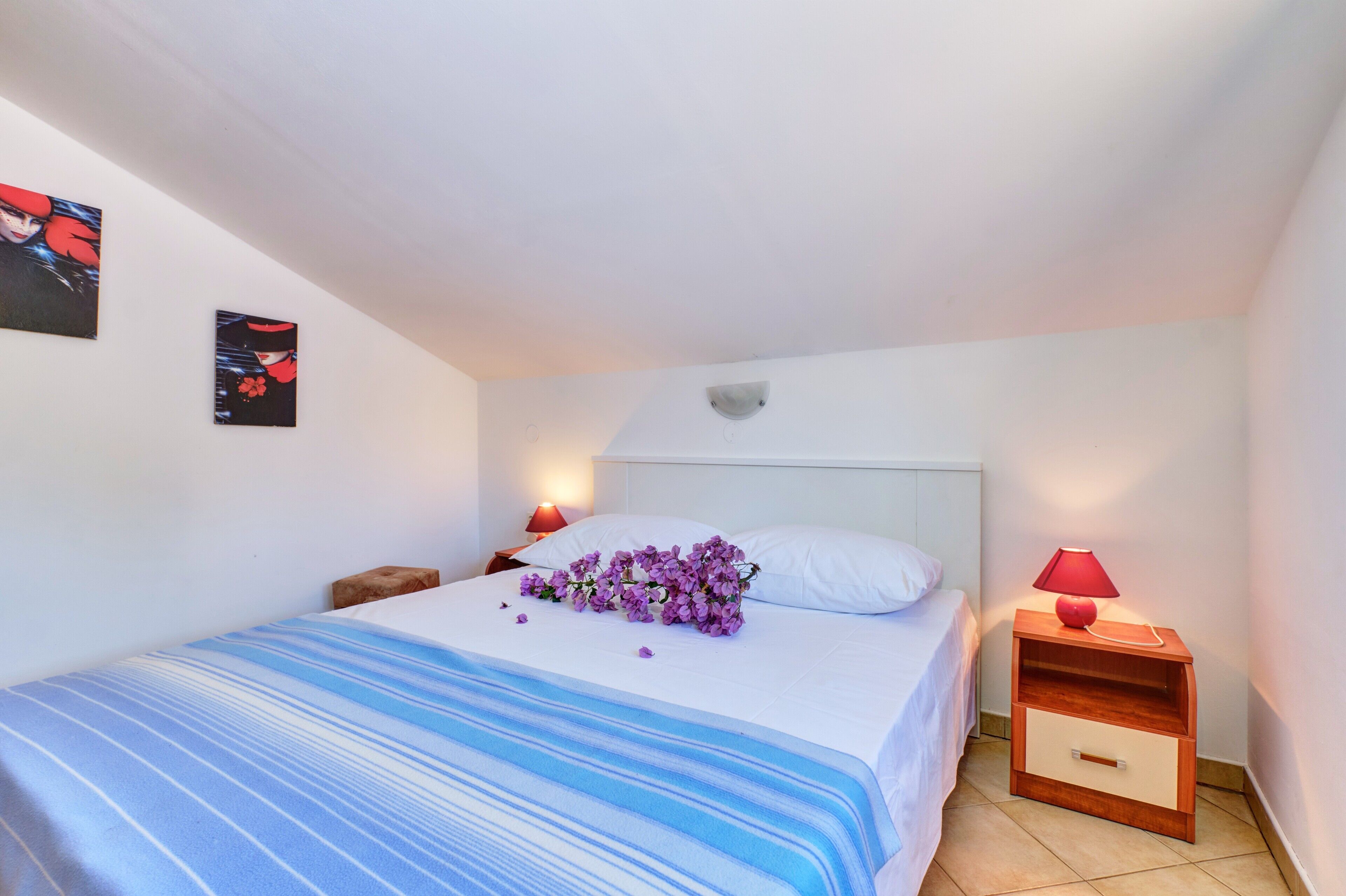 1 soverom, internettilgang og sengetøy