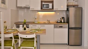 Fridge, microwave, dishwasher, toaster - Apartments Stefi, (14506), Njivice, hr (Njivice)