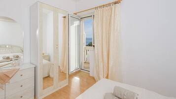 1 bedroom, internet, bed sheets