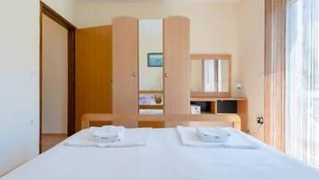 2 quartos, acesso à internet, roupa de cama