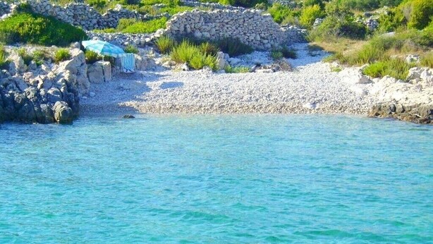 På stranden