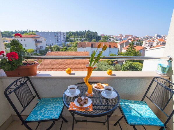 تناول الطعام بالخارج