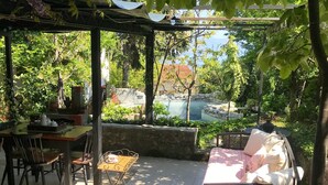 Outdoor dining - Apartment Melita, (15315), Pobri, hr (Pobri)
