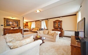 Fireplace, DVD player