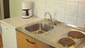 Private kitchen - Apartments and rooms Bruna, (8236), Rab, hr (Supetarska Draga)
