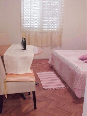 1 chambre, accès Internet, draps fournis