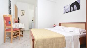 1 soverom, internettilgang og sengetøy