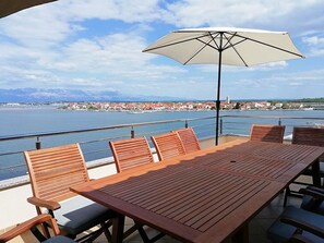 Outdoor dining - Apartments Ljiljana, (15258), Nin, hr (Nin)