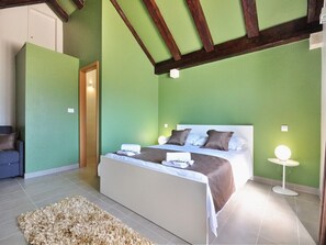 2 habitaciones, acceso a internet y ropa de cama