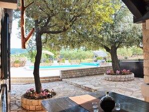 Outdoor dining - Holiday home Tonka, (14500), Pucišca, hr (Pucišca)