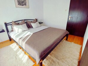 3 chambres, fer et planche à repasser, accès Internet, draps fournis
