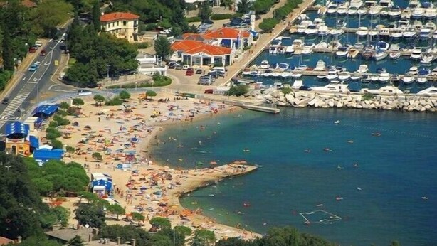Beach nearby - Apartments Zlatko, (13175), Icici, hr (I����ići)
