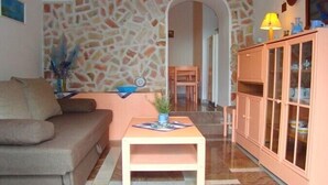 Living area - Apartments Zlatko, (13175), Icici, hr (I����ići)