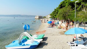 Beach - Holiday home Nela, (15671), Kaštel Stari, hr (Kaštel Stari)