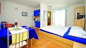 1 bedroom, internet, bed sheets - Apartments Ivica, (14349), Makarska, hr (Makarska)