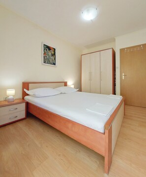 2 Schlafzimmer, Bügeleisen/Bügelbrett, Internetzugang, Bettwäsche