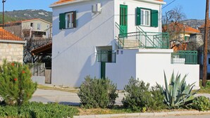 Exterior - Holiday home Dinko, (14520), Vinišce, hr (Vinišce)