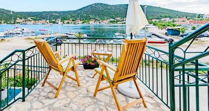 Holiday home Dinko, (14520), Vinišce, hr