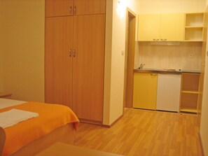 1 habitación, internet y ropa de cama 