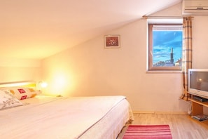 1 bedroom, internet, bed sheets