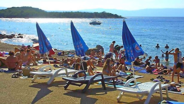 Beach nearby - Apartments and rooms Petrica, (13278), Njivice, hr (Njivice)