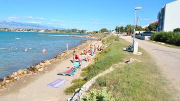 Una playa cerca