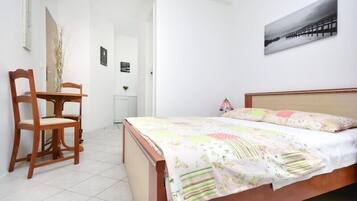 1 soverom, internettilgang og sengetøy