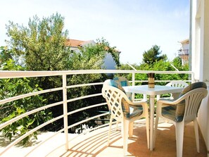 Outdoor dining - Apartments Dragica, (1848), Okrug Gornji, hr (Okrug Gornji)