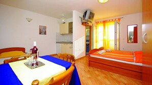 Room - Apartments Ivica, (14350), Makarska, hr (Makarska)