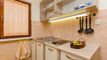 Kühlschrank, Kochgeschirr/Geschirr/Besteck