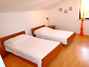 3 chambres, accĂšs Internet, draps fournis