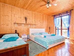 2 quartos, acesso à internet, roupa de cama