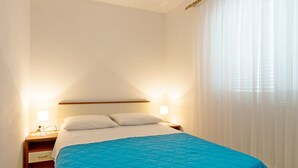 Room - Apartments Mirko, (11847), Vinišće, hr (Vinišce)