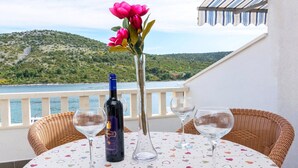 Outdoor dining - Apartments Mirko, (11847), Vinišće, hr (Vinišce)