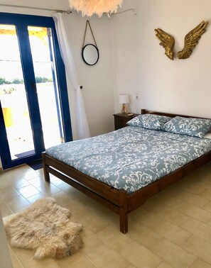 Romantic Apartment, 1 Bedroom, Partial Sea View (Aphrodite) | 1 bedroom, blackout curtains, iron/ironing board, bed sheets