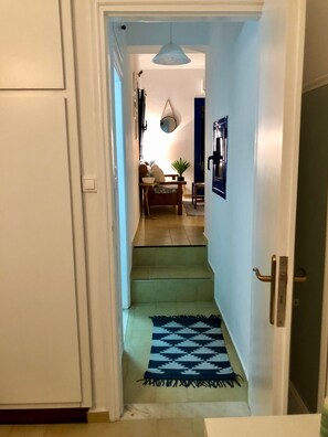Romantisches Apartment, 1 Schlafzimmer, eingeschränkter Meerblick (Aphrodite) | 1 Schlafzimmer, Verdunkelungsvorhänge, Bügeleisen/Bügelbrett, Bettwäsche