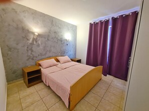 1 quarto, acesso à internet, roupa de cama