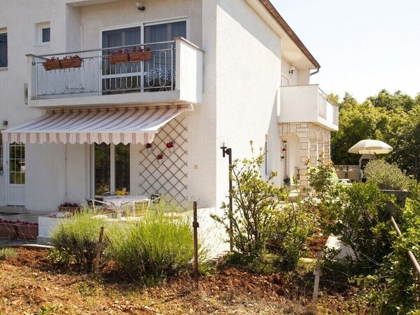 Exterior - Apartments Marija, (11230), Vrbnik, hr (Vrbnik)