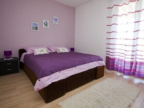2 chambres, fer et planche à repasser, accès Internet, draps fournis