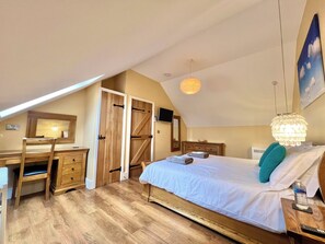 2 bedrooms, iron/ironing board, travel cot, free WiFi