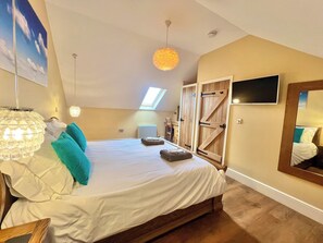 2 makuuhuonetta, silitysrauta/-lauta, vauvan matkasänky, ilmainen Wi-Fi