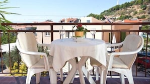 Outdoor dining - Apartments Anesa, (13865), Podgora, hr (Podgora)