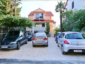 Property grounds - Apartments Liljana, (15109), Zadar, hr (Zadar)
