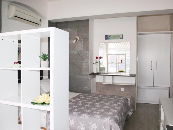 1 bedroom, internet, bed sheets