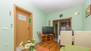 Unclassified image, 2 of 20, button - Apartments and rooms Goran, (13628), Makarska, hr (Makarska)