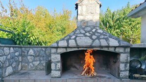 Property grounds - Apartments Jasna, (13314), Njivice, hr (Njivice)